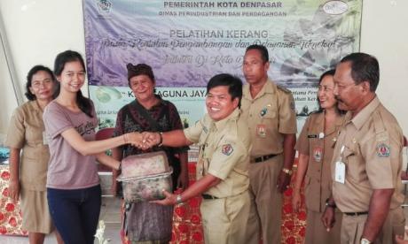 PELATIHAN PENGOLAHAN KERANG DI DESA SERANGAN
