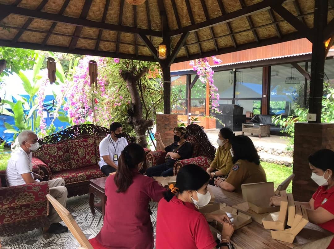 BANTUAN PT. PERTAMINA DI DAPUR UMUM “JABA PAON KALIASEM” KOTA DENPASAR