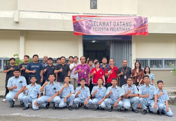 PELATIHAN SERVIS AC UNTUK MURID SMK