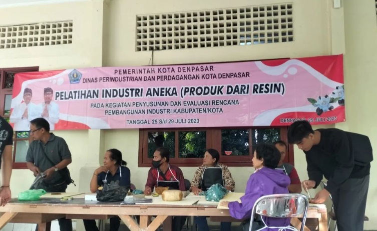 PELATIHAN INDUSTRI ANEKA / PRODUK RESIN