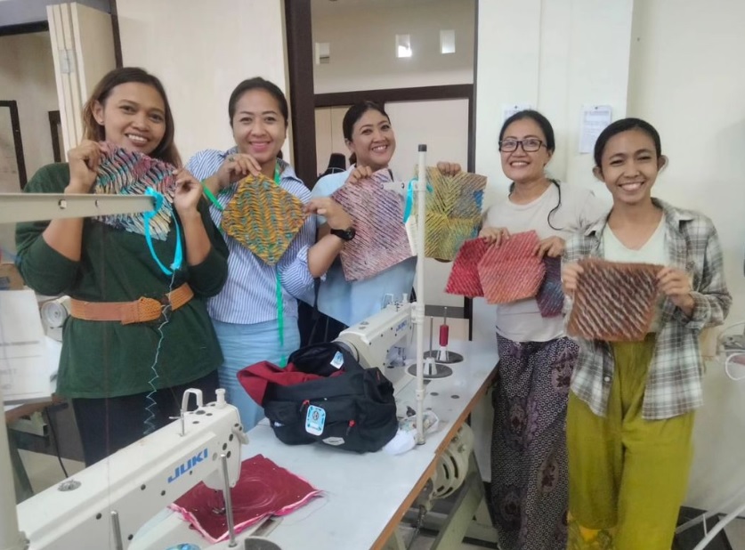 PELATIHAN MANIPULATION TEXTILE