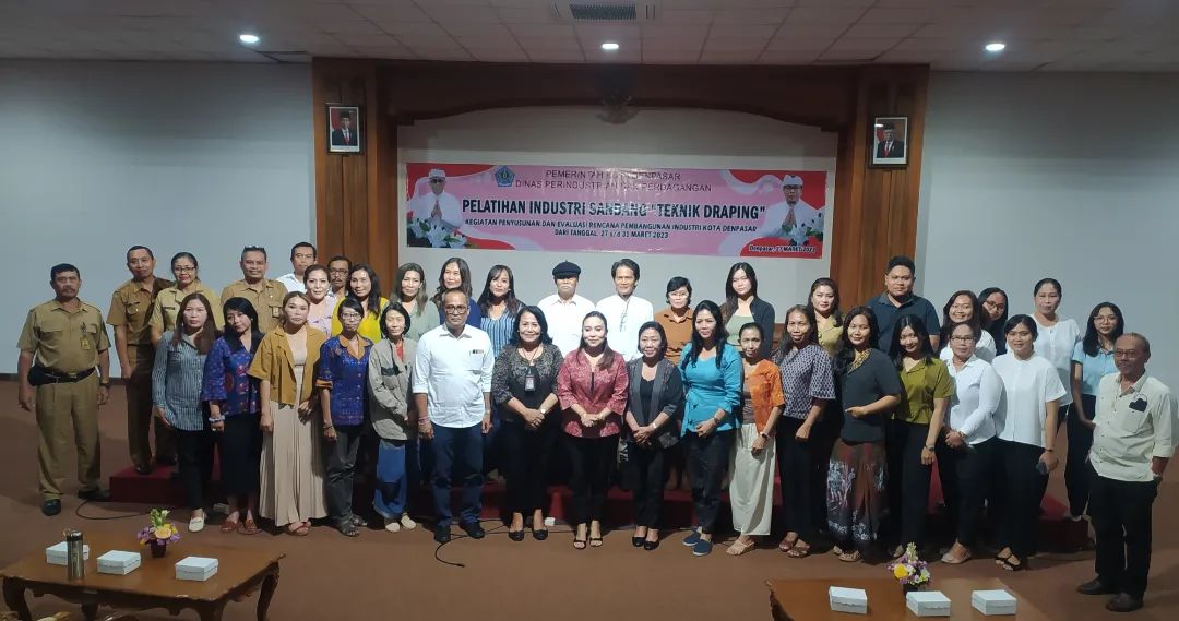 PELATIHAN INDUSTRI SANDANG (TEKNIK DRAPING)