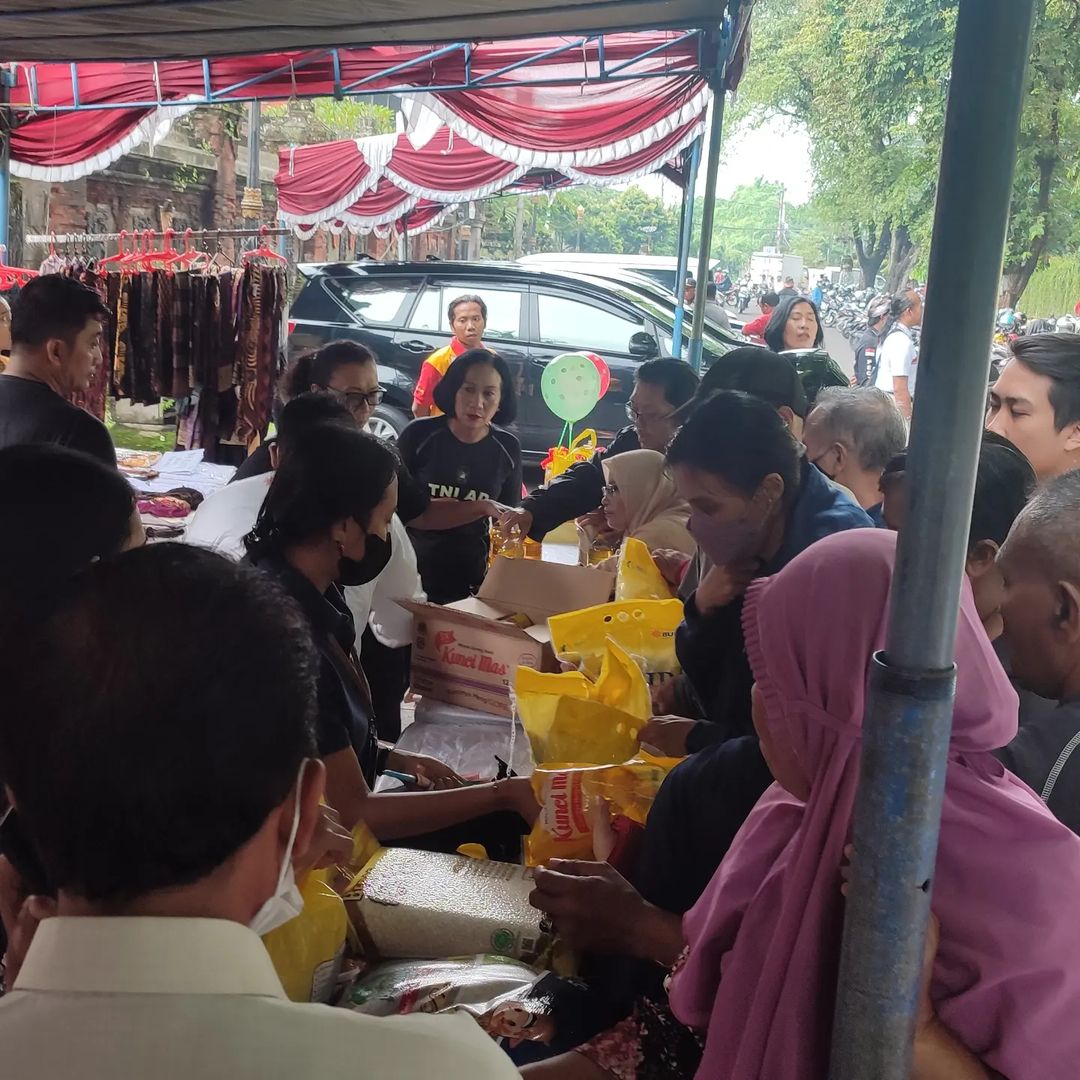 KEGIATAN PASAR MURAH DI KELURAHAN DANGIN PURI