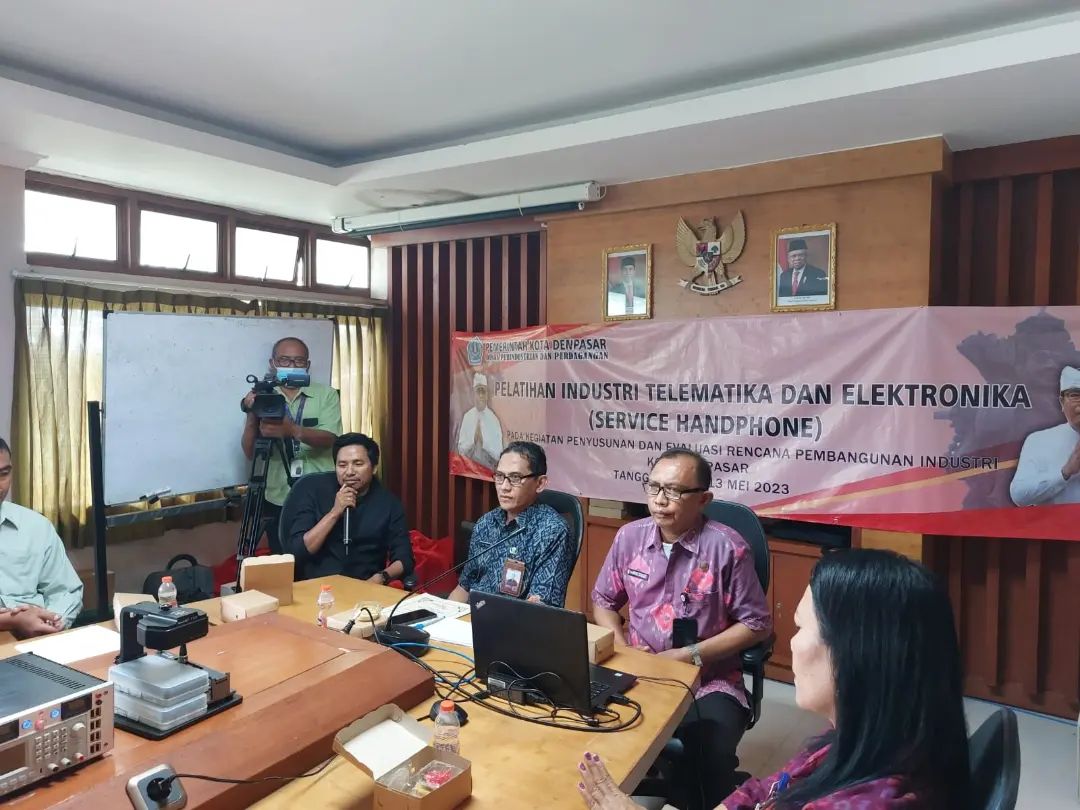 PEMBUKAAN PELATIHAN TELEMATIKA DAN ELEKTRONIKA (SERVICE HP)