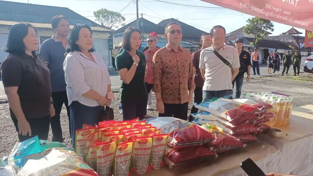KEGIATAN PASAR MURAH PENGENDALIAN INFLASI DAERAH DALAM RANGKA MENYAMBUT BULAN SUCI RAMADHAN DAN HARI RAYA IDUL FITRI 1444 H DI JALAN COKROAMINOTO