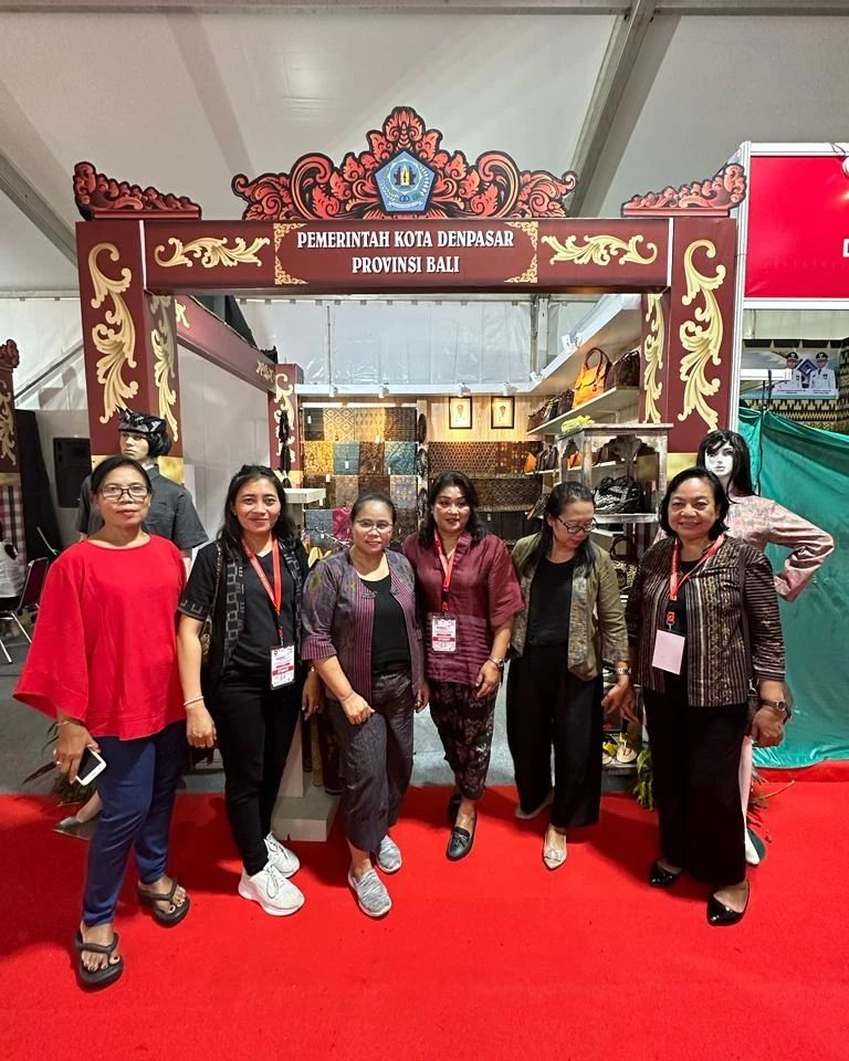 FASION CULTURE SWARNA GEMILANG BUSANA INDONESIA DI EXPO DAN FORUM INDONESIA MAJU 2023 