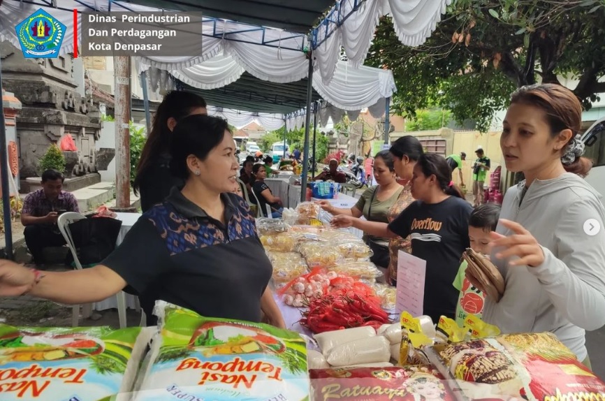 Pasar Murah Dalam Rangka Pengendalian Inflasi Daerah di Kota Denpasar di Desa Dangin Puri Kaja