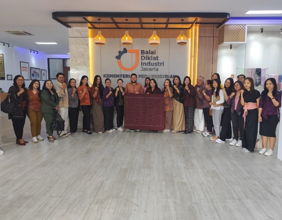 IKM Sandang / Fashion Kota Denpasar Melaksanakan Studi Tiru ke Balai Diklat Industri Jakarta