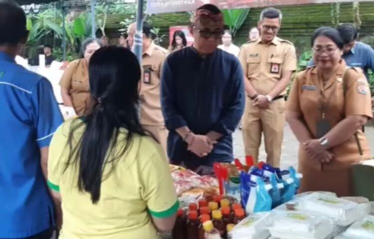 Pelaksanaan Kegiatan Pasar Murah Kota Denpasar Dalam Rangka Menyambut Hari Raya Galungan Dan Kuningan Di Wantilan Pura Dalem Yang Batu, Desa Adat Yang Batu, Kecamatan Denpasar Timur