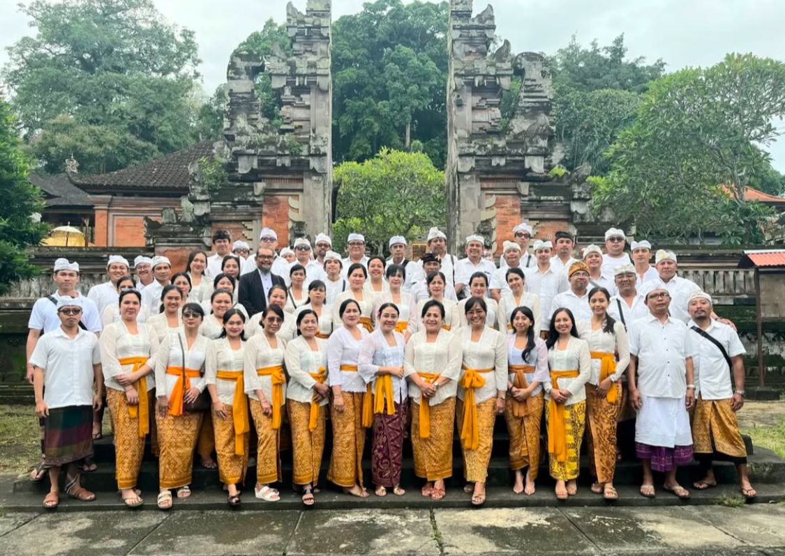 Kegiatan Sembahyang Bersama Di Pura Tirta empul tampaksiring Dan Pura Bukit darma Durga Kutri Blahbatuh