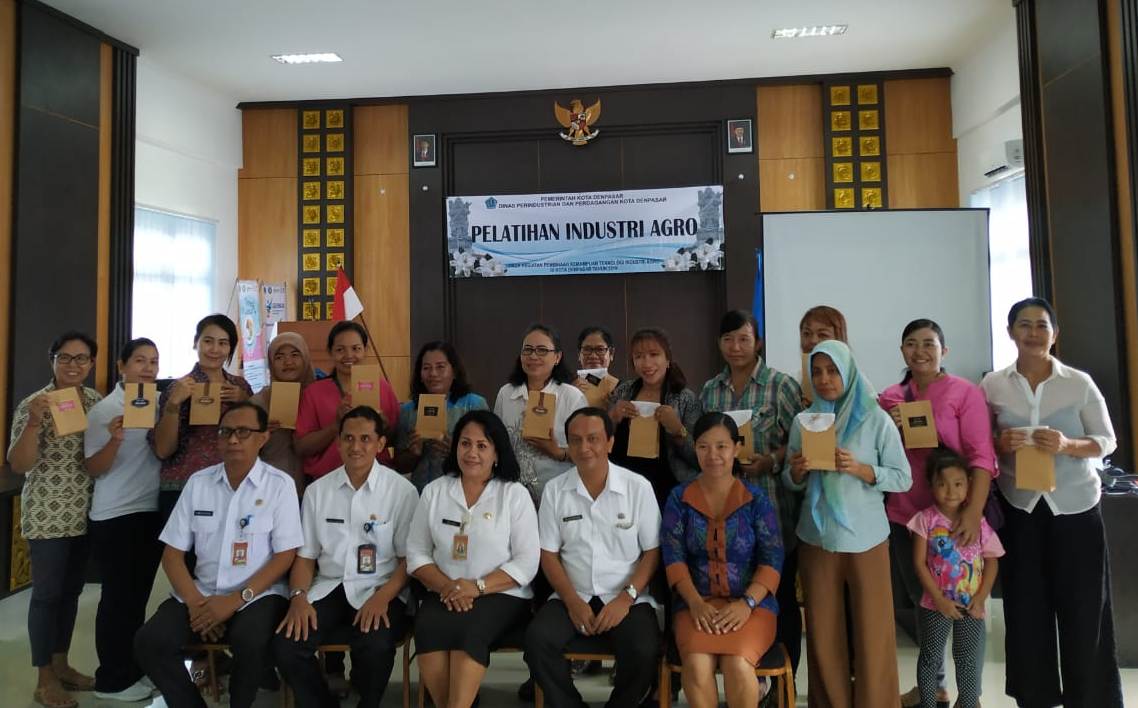 PELATIHAN INDUSTRI AGRO DI DESA TEGAL KERTHA