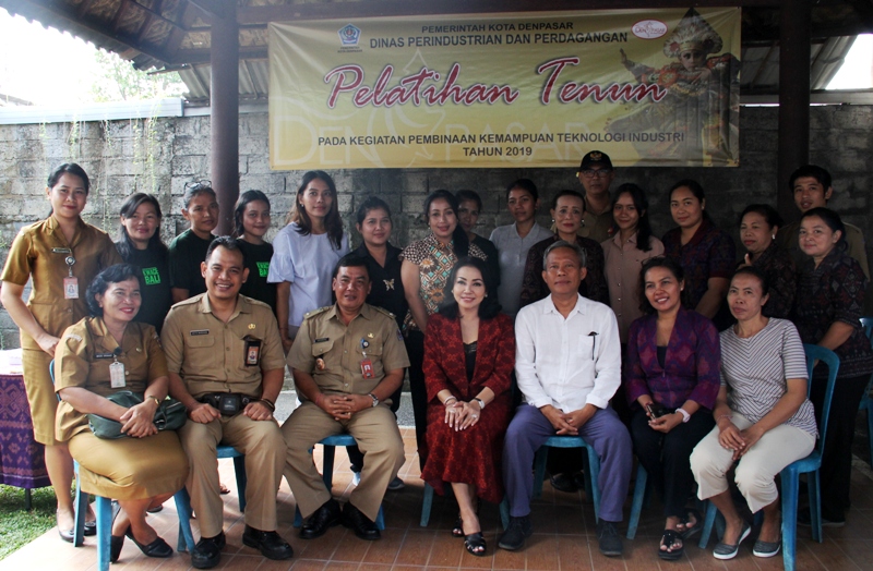 LESTARIKAN BUDAYA BALI, DISPERINDAG GELAR PELATIHAN ENDEK