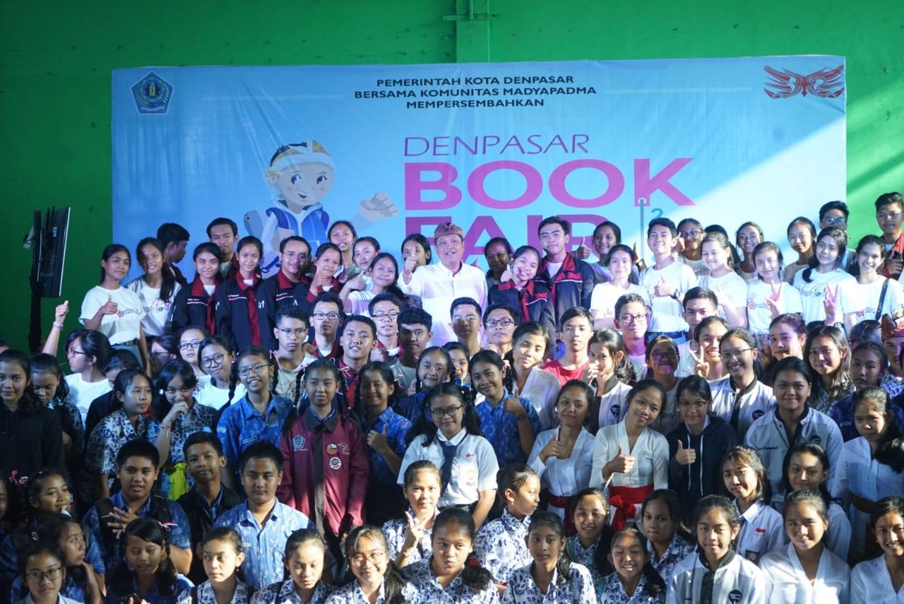 WALIKOTA DENPASAR MOTIVASI PELAJAR TINGKATKAN BUDAYA LITERASI