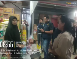 Polresta Denpasar dan Dinas Perindustrian dan Perdagangan Kota Denpasar melaksanakan kegiatan monitoring harga beras di Pasar Badung
