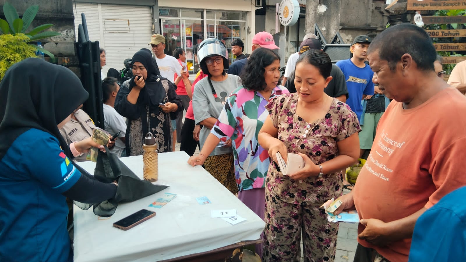 DISPERINDAG KOTA DENPASAR GELAR PASAR MURAH LPG 3 KG